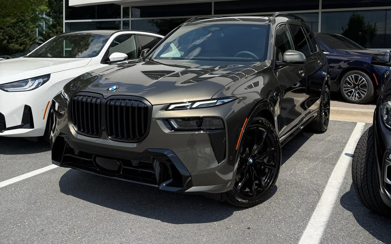 A bronze BMW X7 with gloss black wheels
